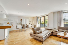 Urban Retreat Near the Thames
